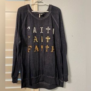 Thin sweatshirt-type tee